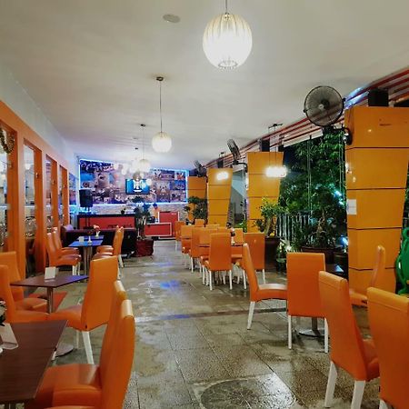 Fortune Front One Hotel Kendari Extérieur photo