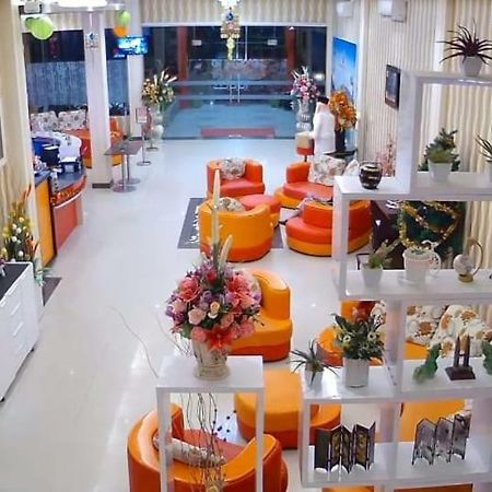 Fortune Front One Hotel Kendari Extérieur photo