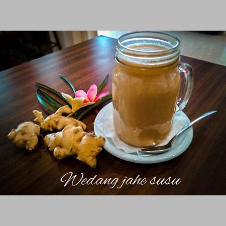 Fortune Front One Hotel Kendari Extérieur photo