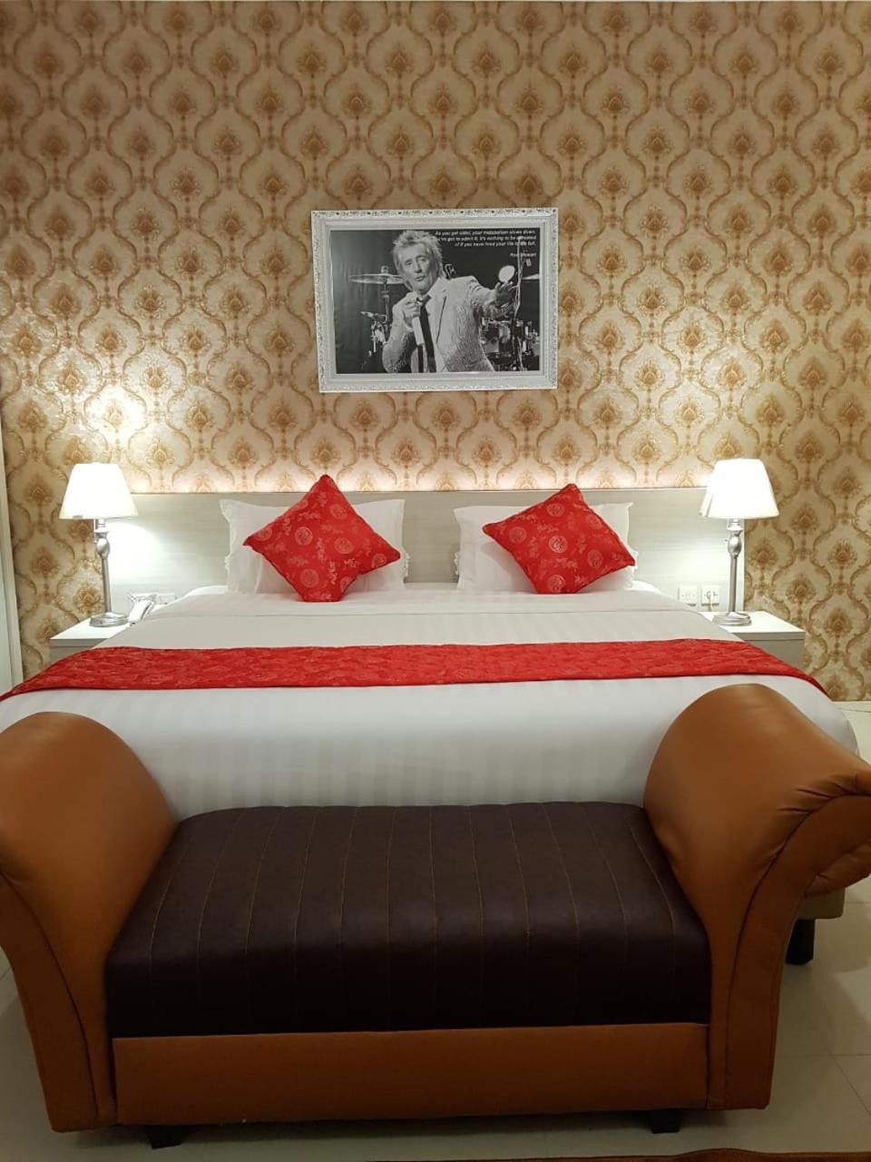 Fortune Front One Hotel Kendari Extérieur photo