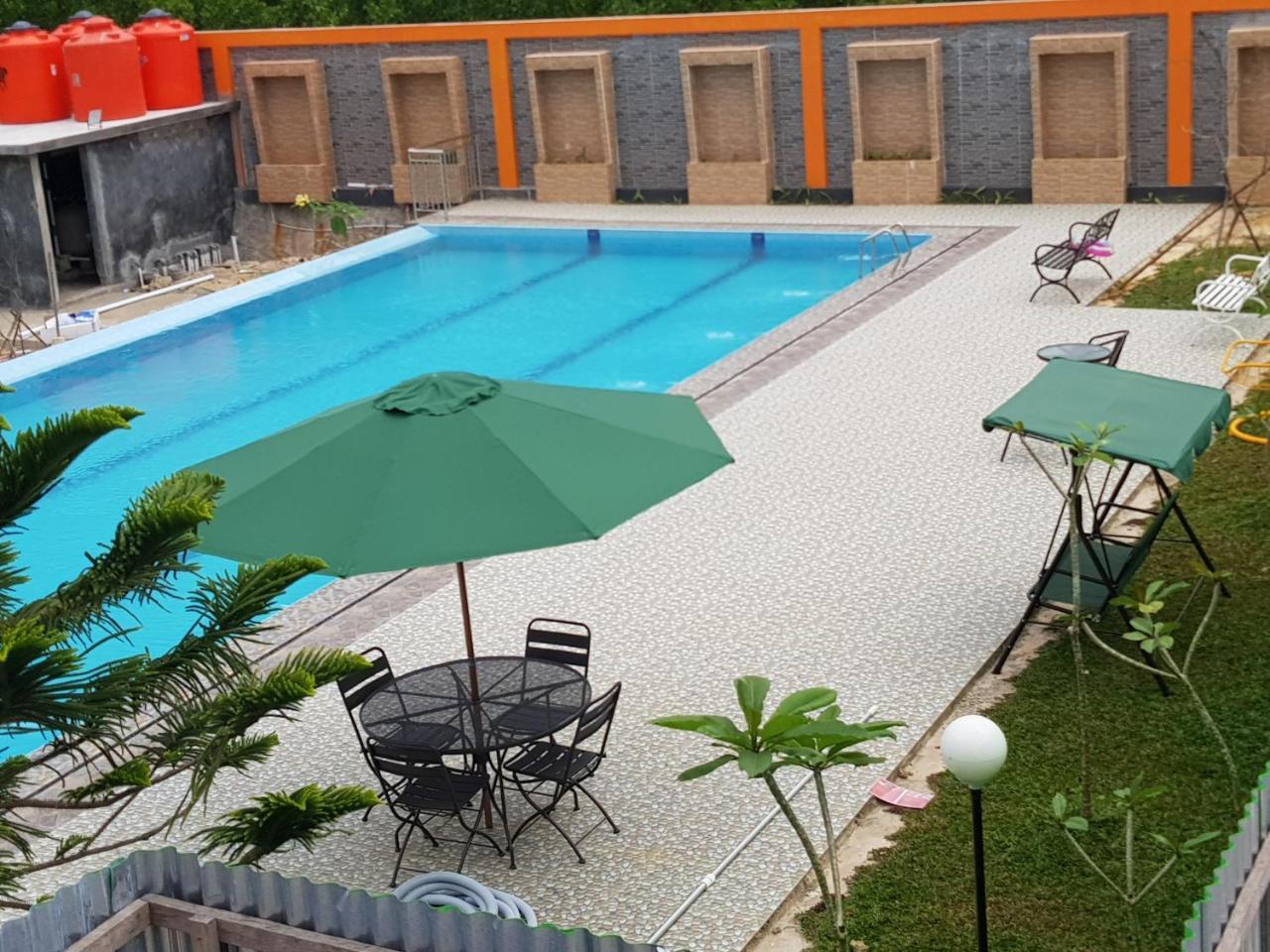 Fortune Front One Hotel Kendari Extérieur photo