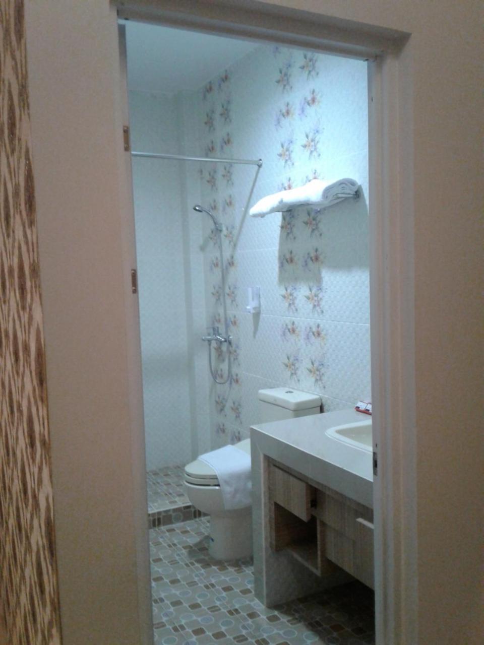 Fortune Front One Hotel Kendari Extérieur photo