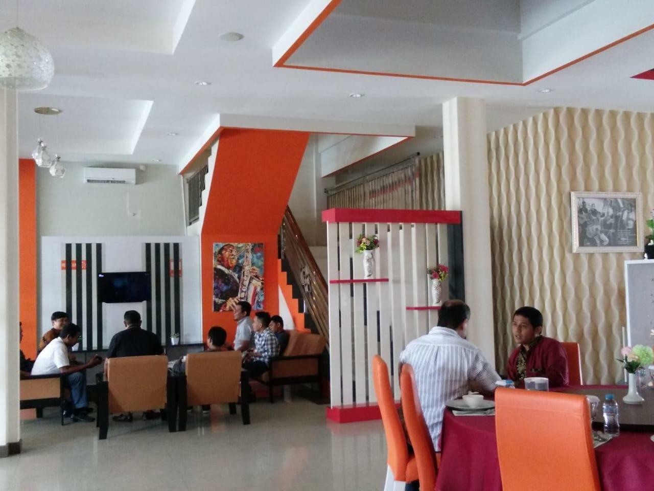 Fortune Front One Hotel Kendari Extérieur photo