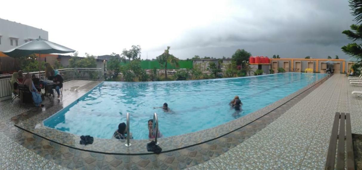 Fortune Front One Hotel Kendari Extérieur photo