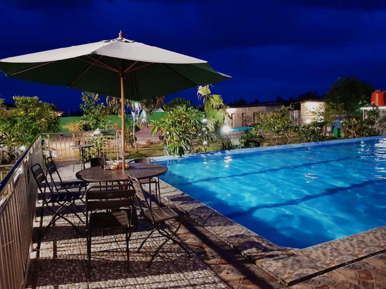 Fortune Front One Hotel Kendari Extérieur photo