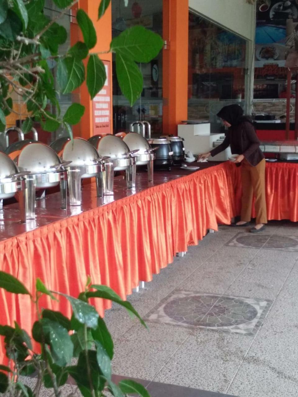 Fortune Front One Hotel Kendari Extérieur photo