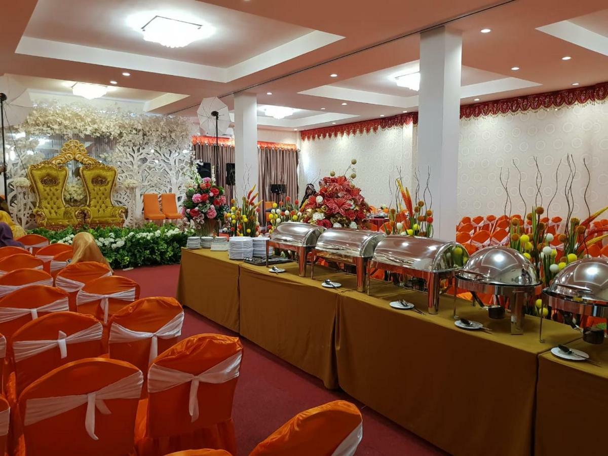 Fortune Front One Hotel Kendari Extérieur photo