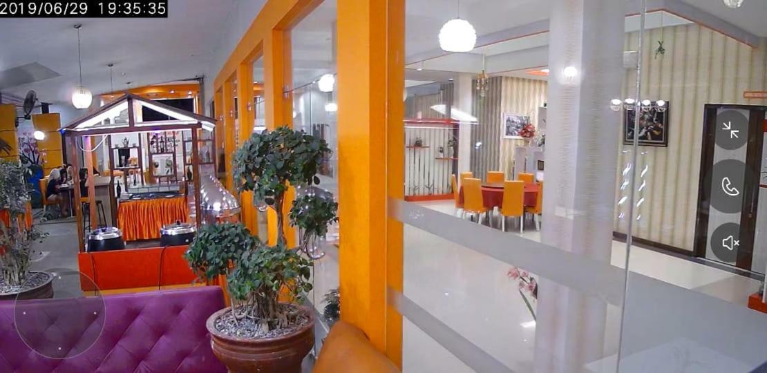 Fortune Front One Hotel Kendari Extérieur photo