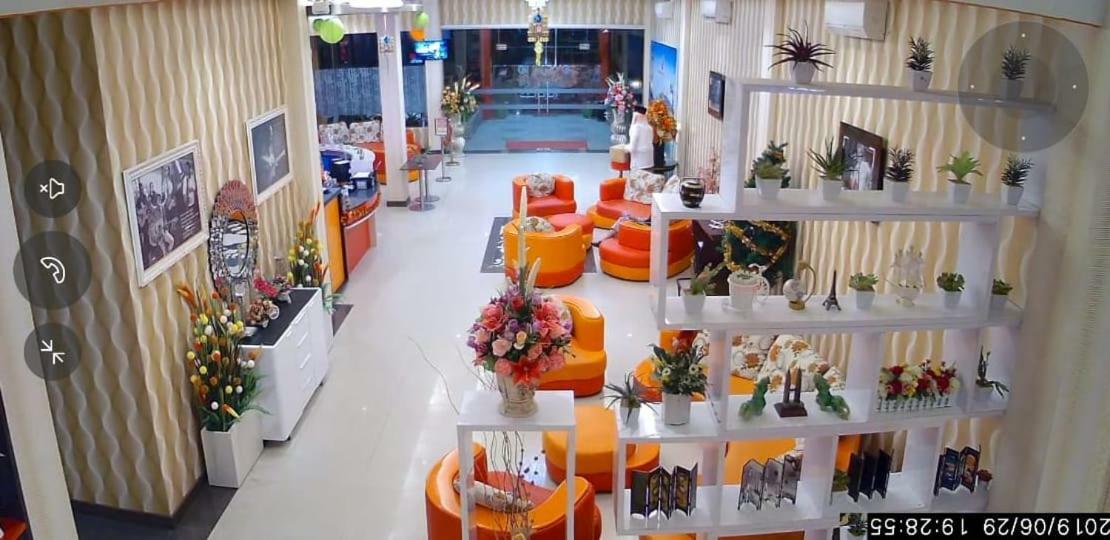 Fortune Front One Hotel Kendari Extérieur photo