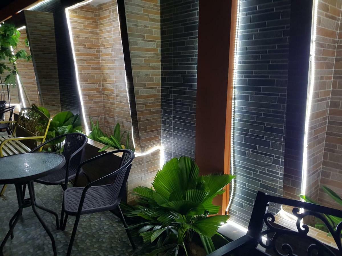 Fortune Front One Hotel Kendari Extérieur photo