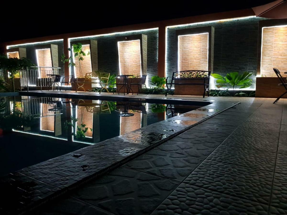 Fortune Front One Hotel Kendari Extérieur photo