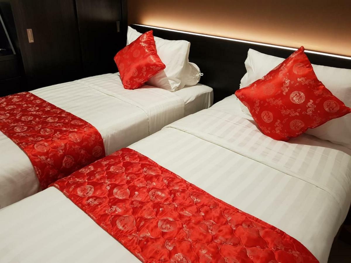 Fortune Front One Hotel Kendari Extérieur photo
