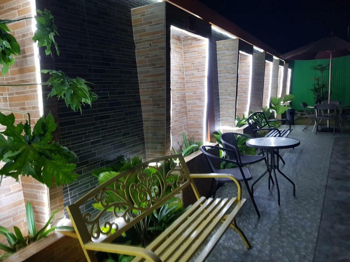 Fortune Front One Hotel Kendari Extérieur photo
