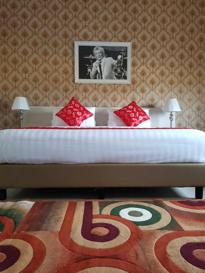 Fortune Front One Hotel Kendari Extérieur photo