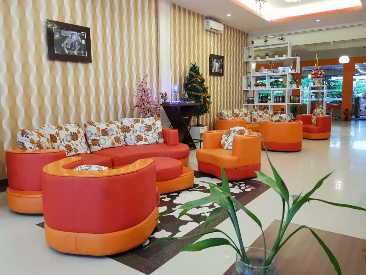 Fortune Front One Hotel Kendari Extérieur photo