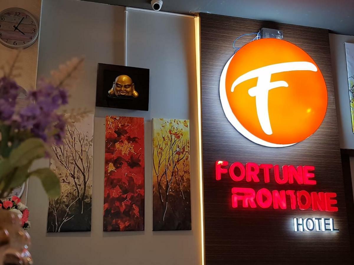 Fortune Front One Hotel Kendari Extérieur photo
