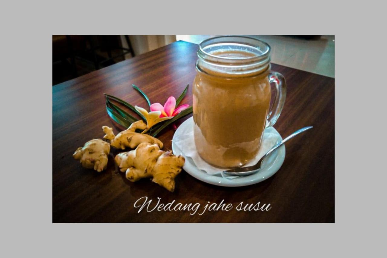 Fortune Front One Hotel Kendari Extérieur photo