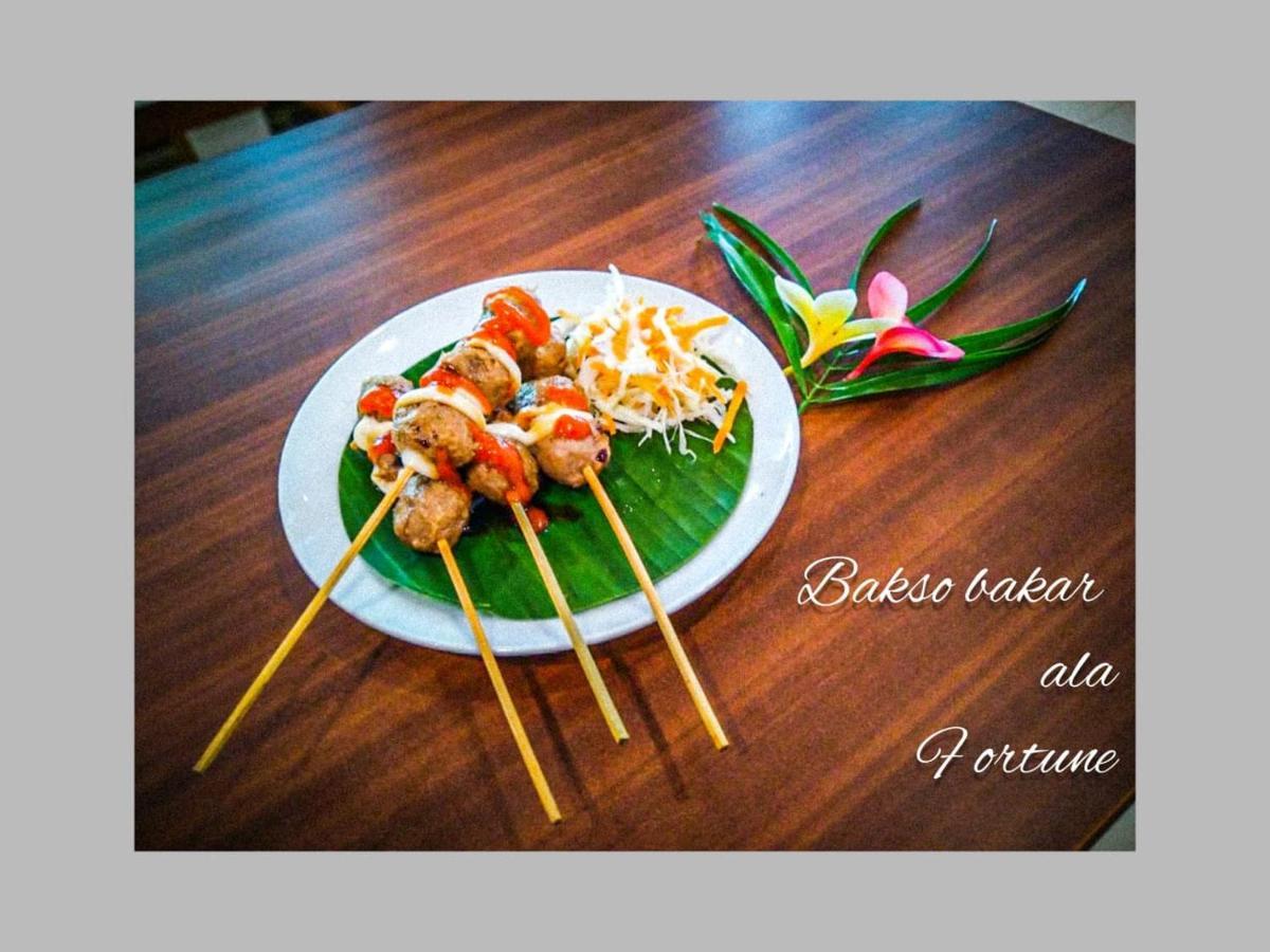 Fortune Front One Hotel Kendari Extérieur photo