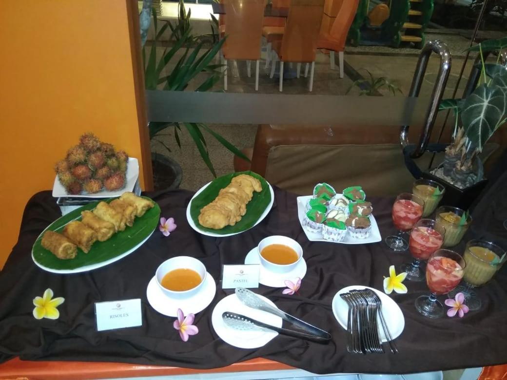 Fortune Front One Hotel Kendari Extérieur photo